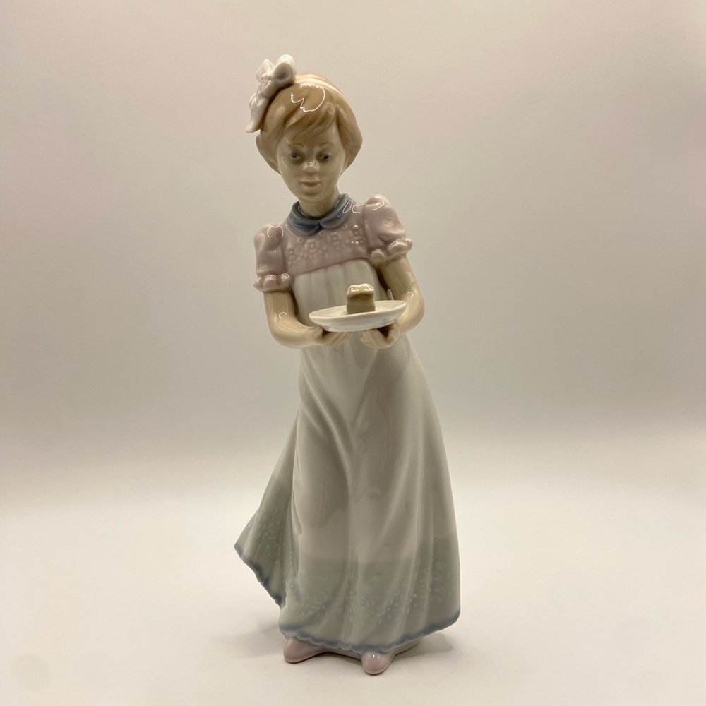 SOLD LLADRO Happy Birthday Figurine #5429
